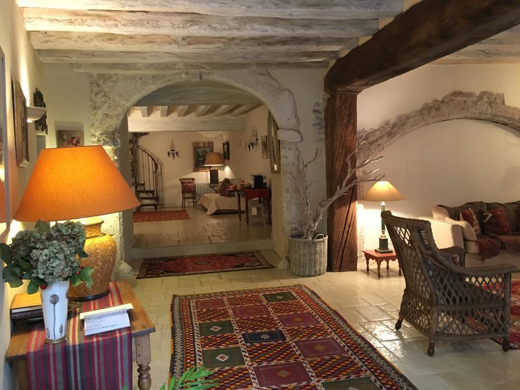 Maison D'ines Centre Historique Garage Privé Hébergement de vacances *